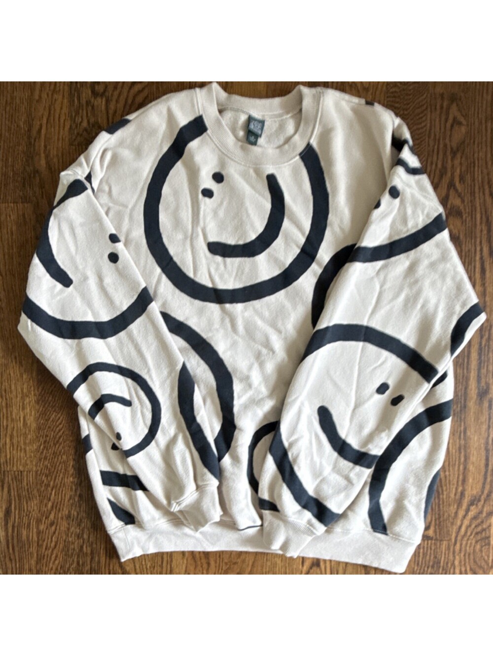 Wild Fable Crewneck Sweatshirt Beige Black Smiley Face Graphic Print Women's M